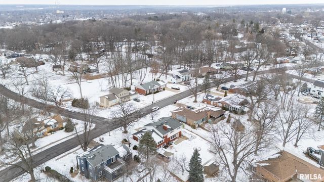 1808 Saint Clair Drive, Pekin, IL 61554