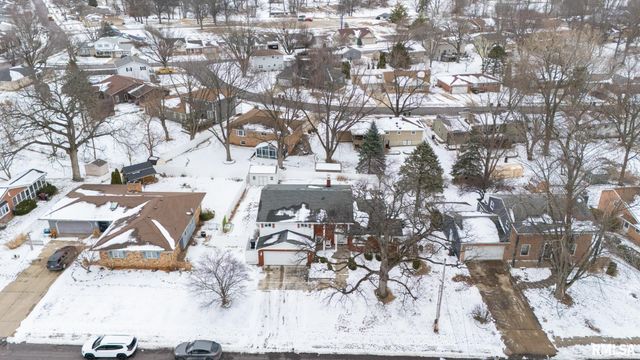 1808 Saint Clair Drive, Pekin, IL 61554