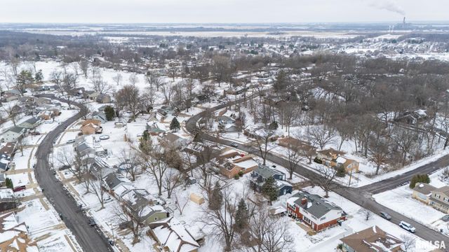 1808 Saint Clair Drive, Pekin, IL 61554