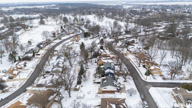 1808 Saint Clair Drive, Pekin, IL 61554