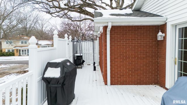 1808 Saint Clair Drive, Pekin, IL 61554