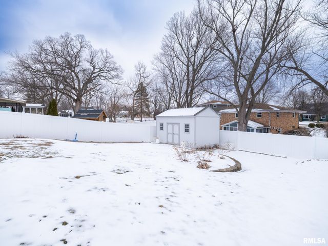 1808 Saint Clair Drive, Pekin, IL 61554