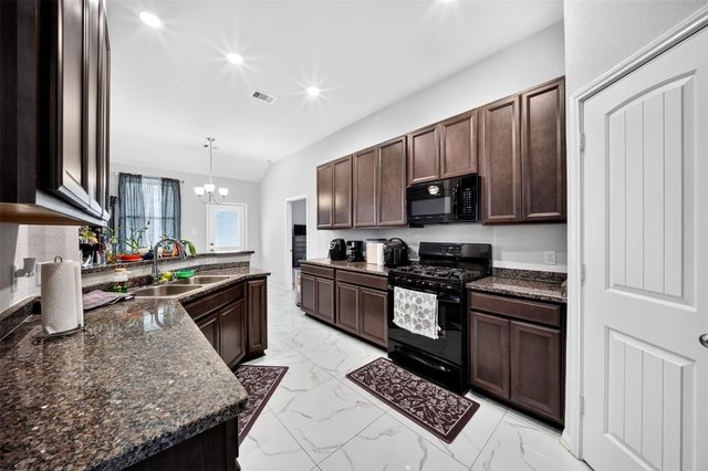1724 Road 5102, Cleveland, TX 77327
