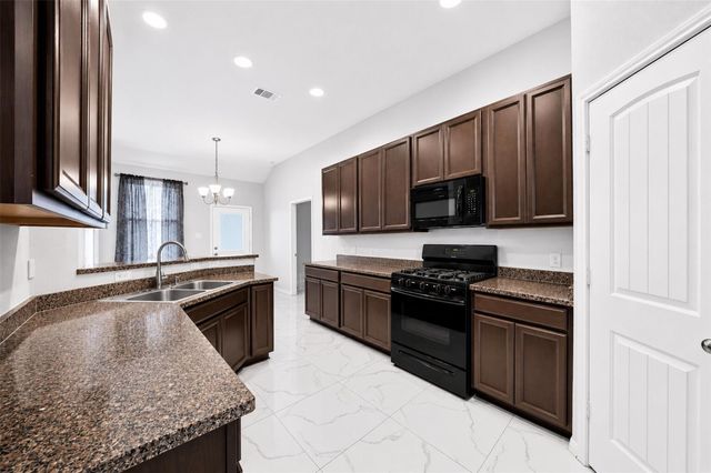 1724 Road 5102, Cleveland, TX 77327