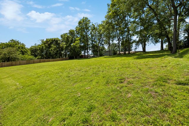 204 Swift Dr, Goodlettsville, TN 37072