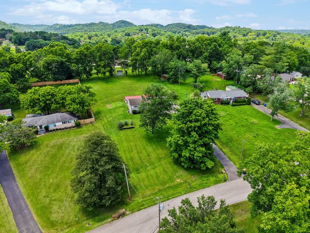 204 Swift Dr, Goodlettsville, TN 37072