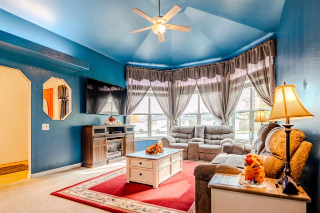 921 Pittview Avenue, Central Point, OR 97502