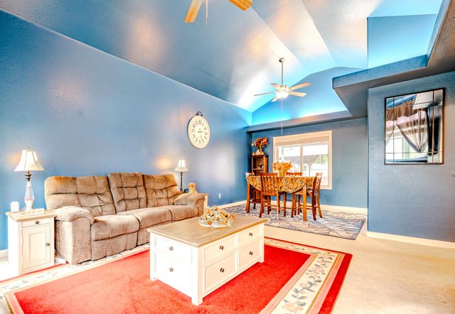 921 Pittview Avenue, Central Point, OR 97502