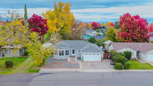 921 Pittview Avenue, Central Point, OR 97502