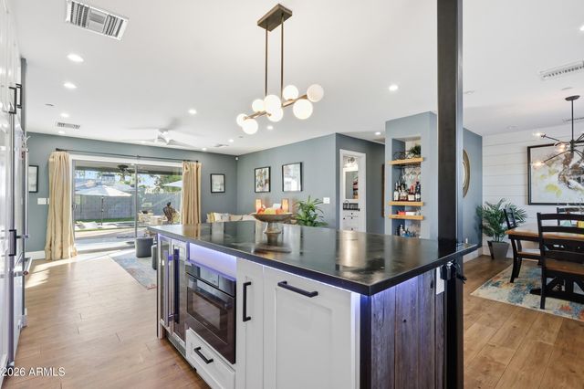 7753 E EARLL Drive, Scottsdale, AZ 85251