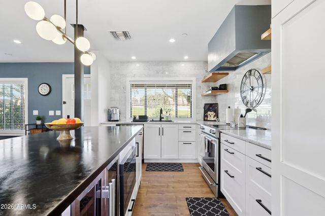 7753 E EARLL Drive, Scottsdale, AZ 85251