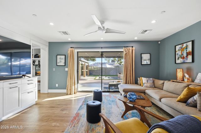 7753 E EARLL Drive, Scottsdale, AZ 85251