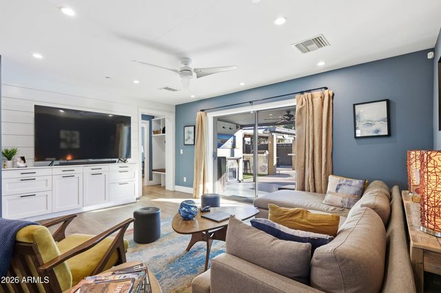 7753 E EARLL Drive, Scottsdale, AZ 85251