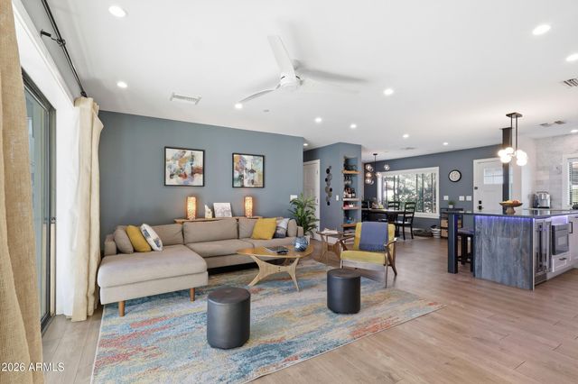 7753 E EARLL Drive, Scottsdale, AZ 85251