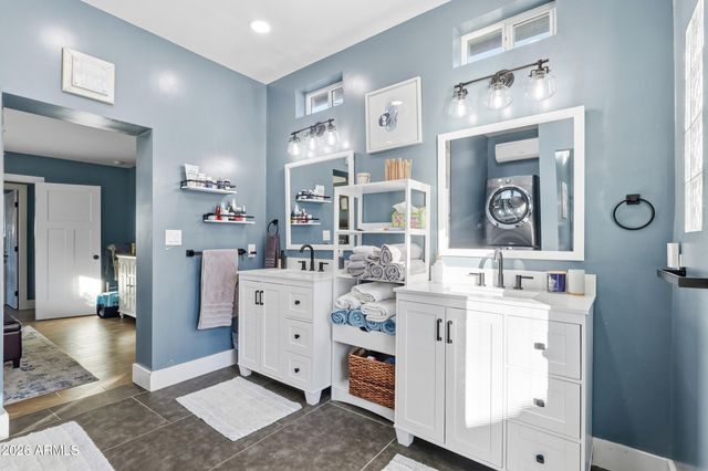 7753 E EARLL Drive, Scottsdale, AZ 85251