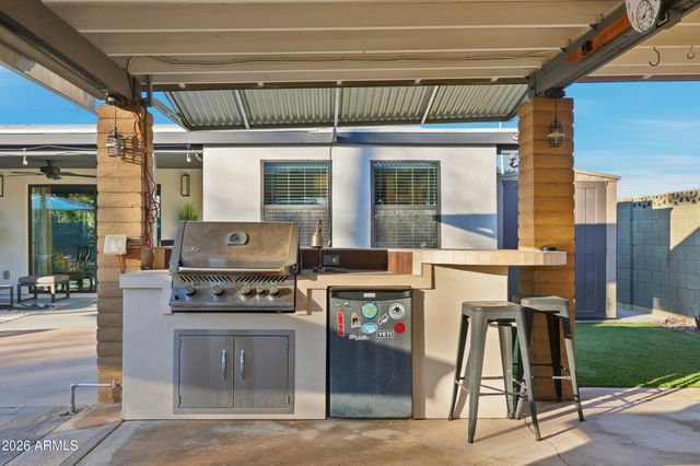 7753 E EARLL Drive, Scottsdale, AZ 85251