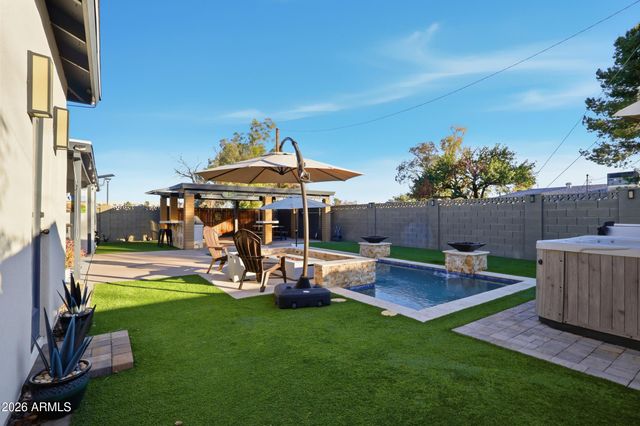 7753 E EARLL Drive, Scottsdale, AZ 85251