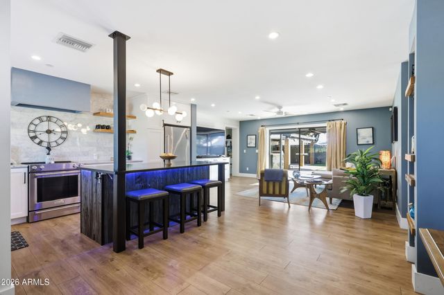 7753 E EARLL Drive, Scottsdale, AZ 85251