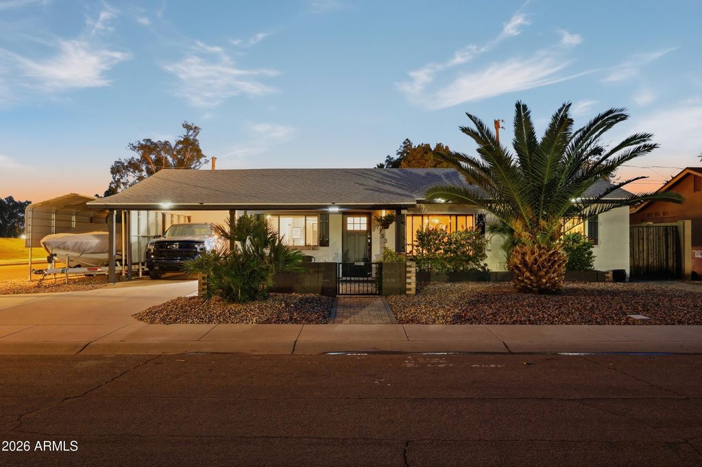 7753 E EARLL Drive, Scottsdale, AZ 85251