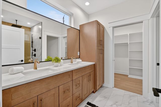 5557 165th Street, Urbandale, IA 50323