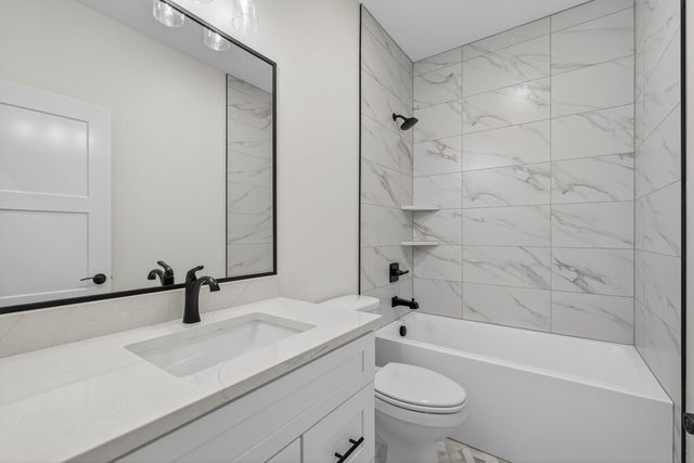 5557 165th Street, Urbandale, IA 50323