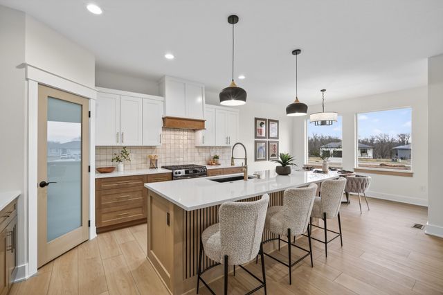 5557 165th Street, Urbandale, IA 50323