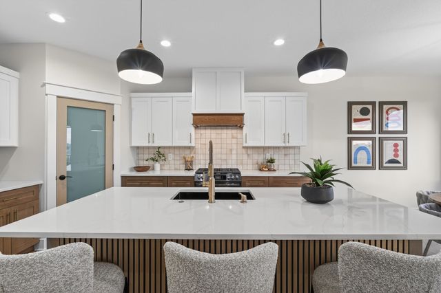 5557 165th Street, Urbandale, IA 50323