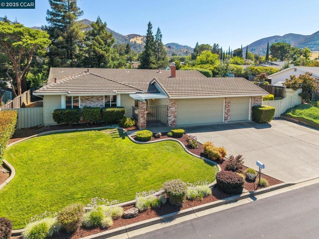 30 Mt. McKinley Ct., Clayton, CA 94517