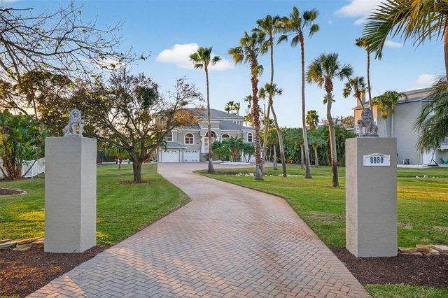 8880 COMMODORE DRIVE, Seminole, FL 33776