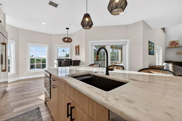 8880 COMMODORE DRIVE, Seminole, FL 33776