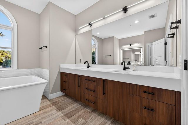 8880 COMMODORE DRIVE, Seminole, FL 33776