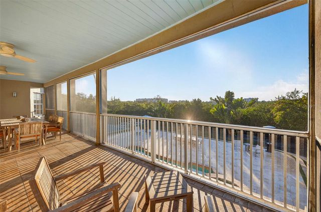 8880 COMMODORE DRIVE, Seminole, FL 33776