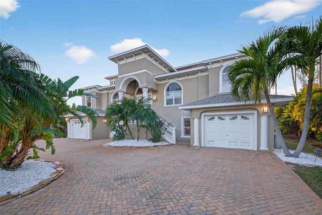 8880 COMMODORE DRIVE, Seminole, FL 33776