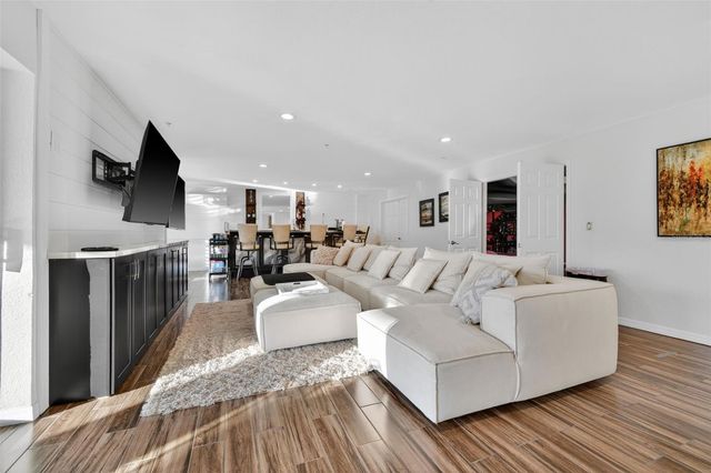 8880 COMMODORE DRIVE, Seminole, FL 33776