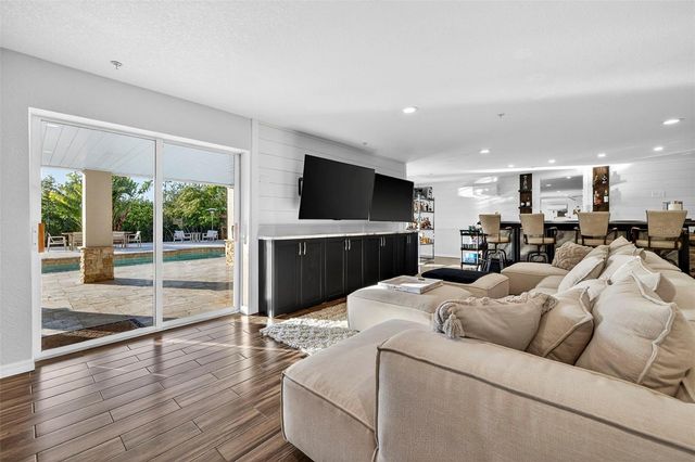 8880 COMMODORE DRIVE, Seminole, FL 33776