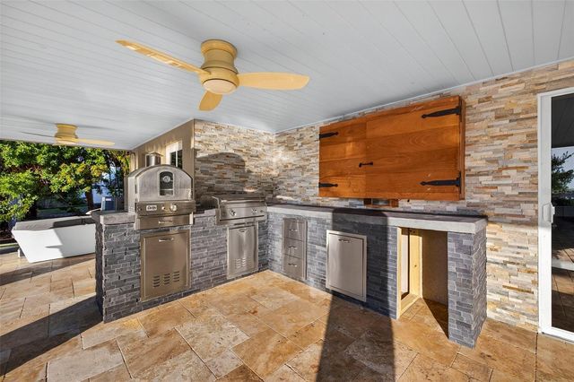 8880 COMMODORE DRIVE, Seminole, FL 33776