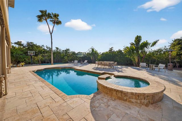 8880 COMMODORE DRIVE, Seminole, FL 33776