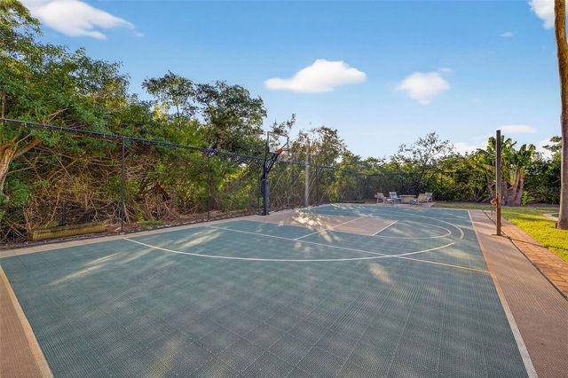 8880 COMMODORE DRIVE, Seminole, FL 33776