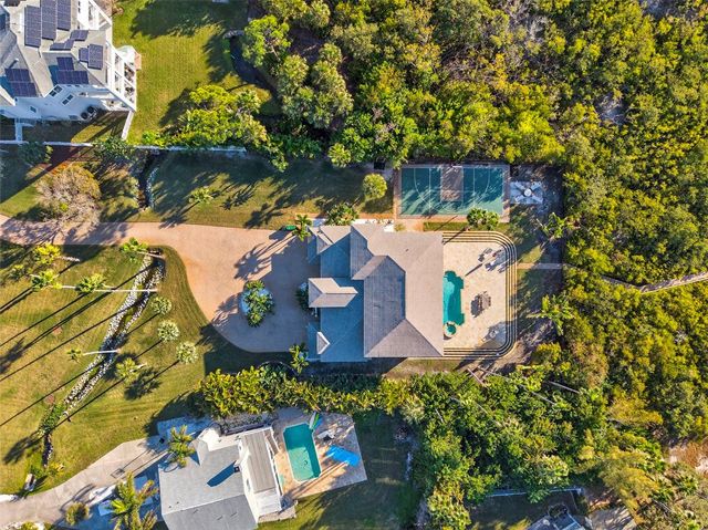 8880 COMMODORE DRIVE, Seminole, FL 33776