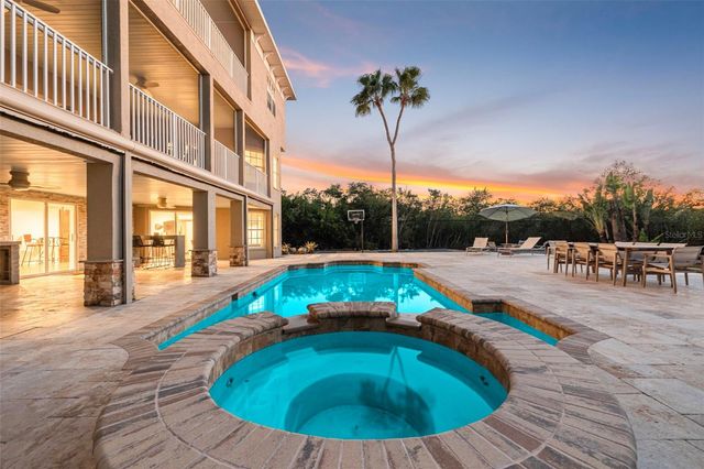 8880 COMMODORE DRIVE, Seminole, FL 33776