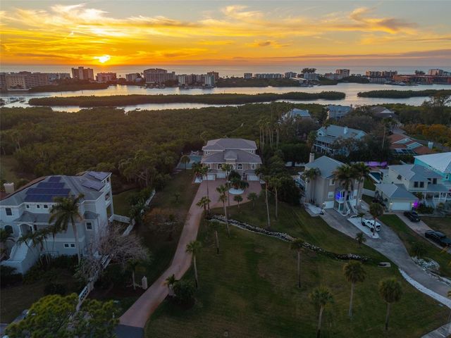 8880 COMMODORE DRIVE, Seminole, FL 33776