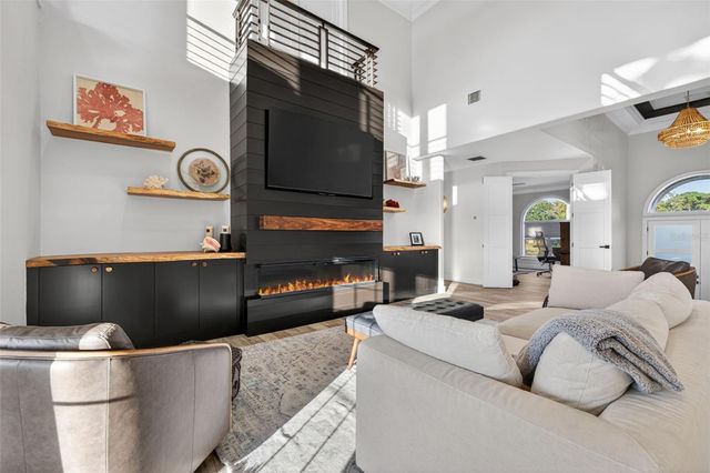 8880 COMMODORE DRIVE, Seminole, FL 33776