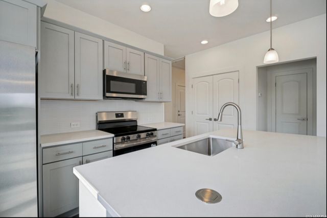 4051 Anton Dr, San Antonio, TX 78223