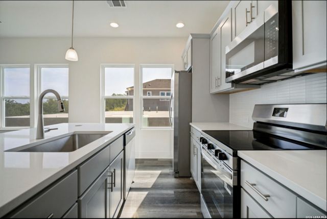 4051 Anton Dr, San Antonio, TX 78223