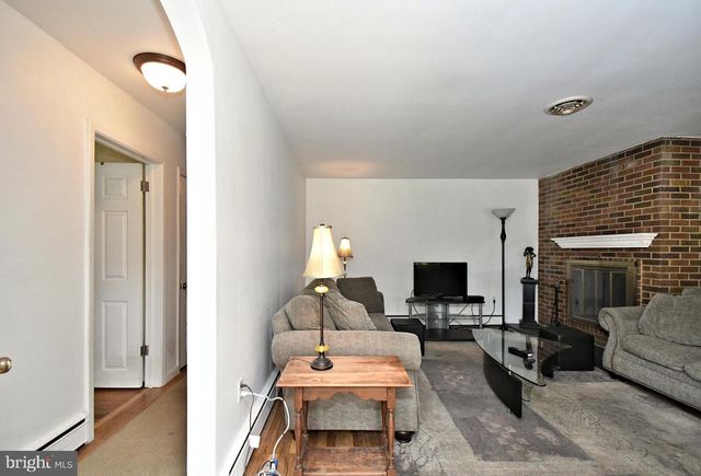 21 CHESTER AVE, Gibbstown, NJ 08027