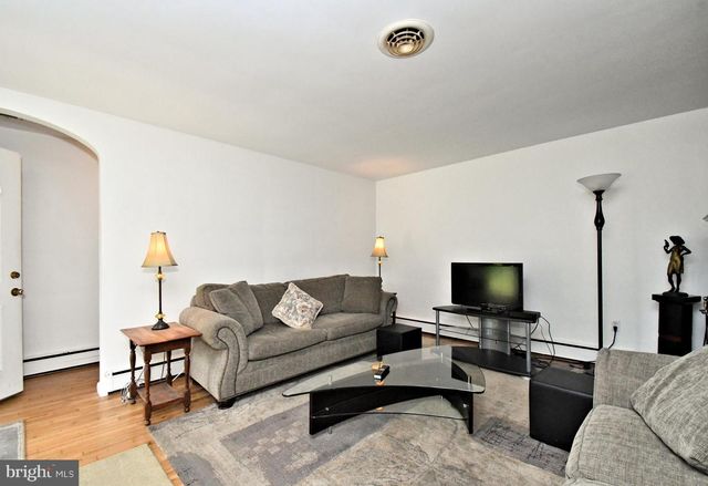 21 CHESTER AVE, Gibbstown, NJ 08027