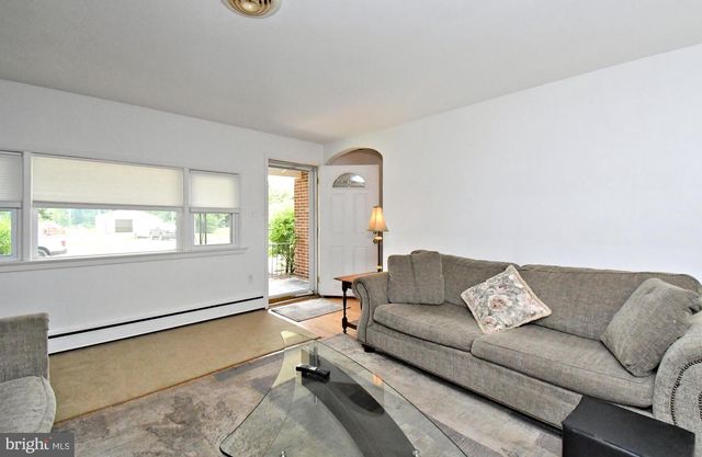 21 CHESTER AVE, Gibbstown, NJ 08027