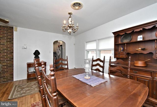 21 CHESTER AVE, Gibbstown, NJ 08027