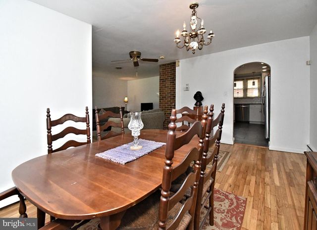 21 CHESTER AVE, Gibbstown, NJ 08027