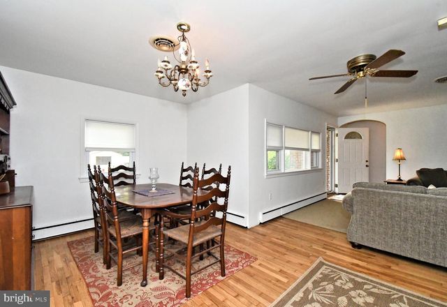 21 CHESTER AVE, Gibbstown, NJ 08027